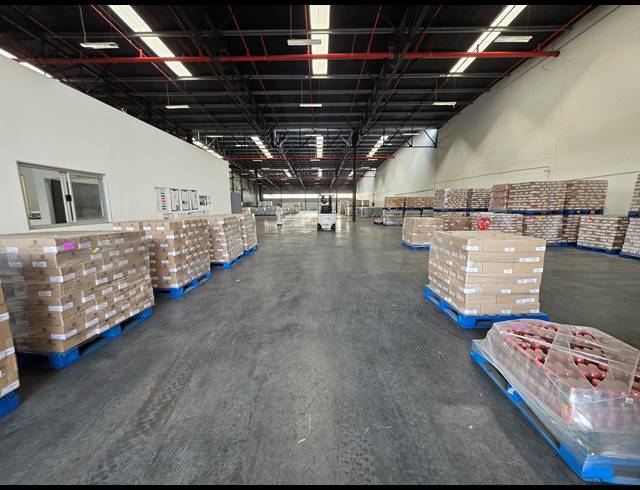2,268M² WAREHOUSE TO LET IN ROBERTSHAM